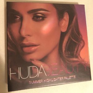 NIP Huda Beauty Summer Highlight palette